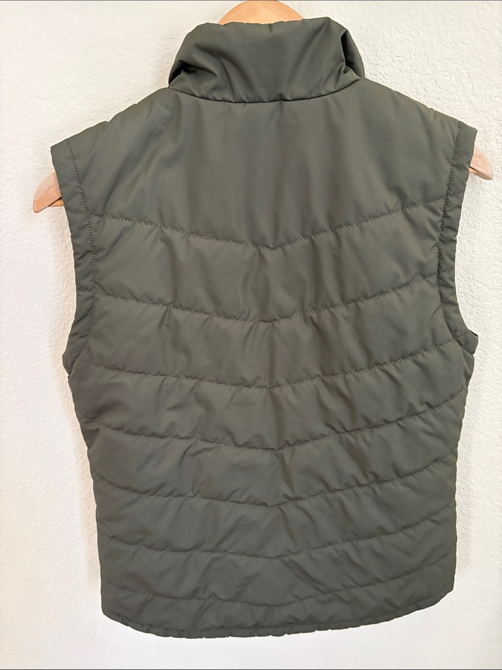 The North Face Olive Green Women’s Quilted Vest - Picture 7 of 11